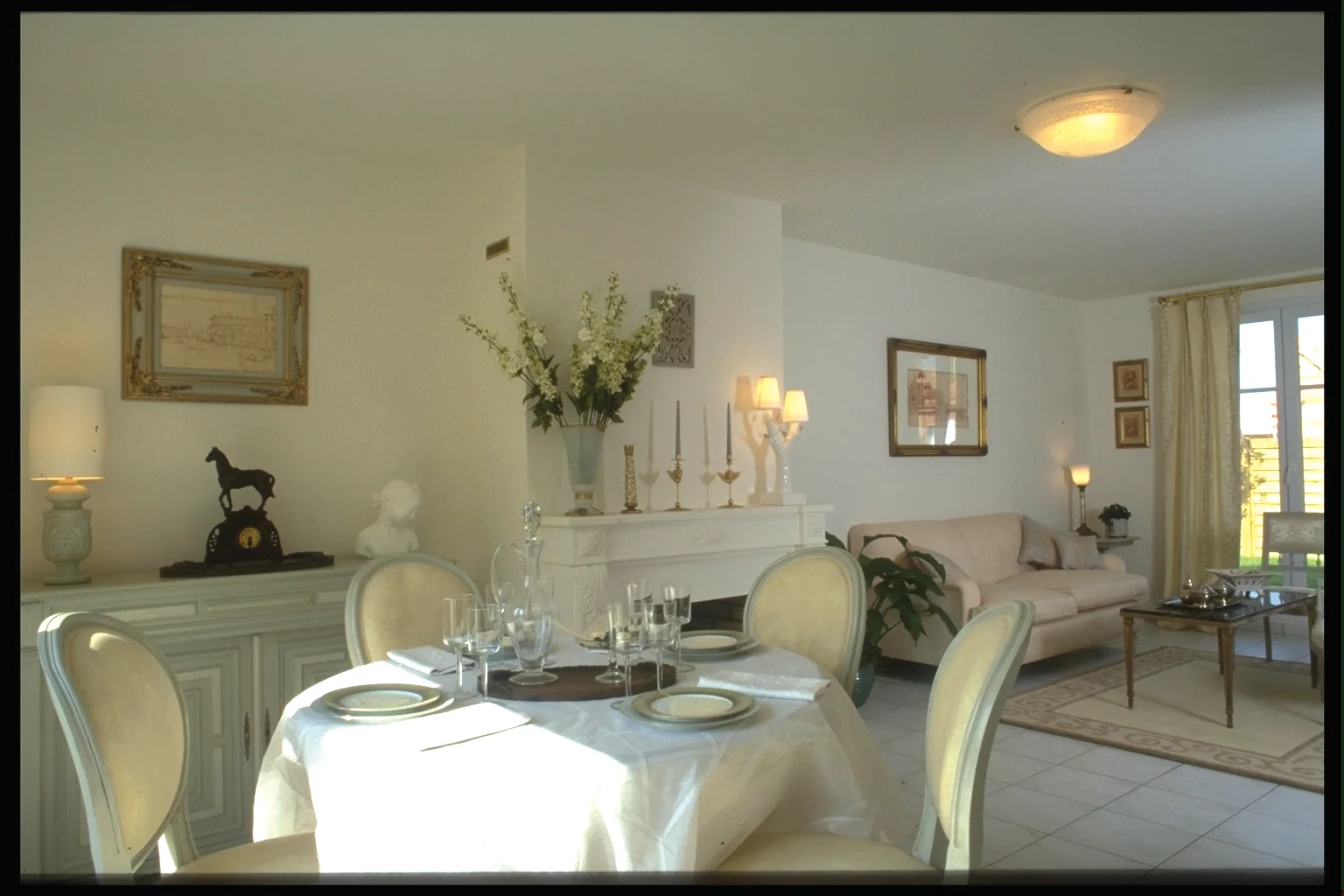 La Hêtraie, le salon et la salle à manger.