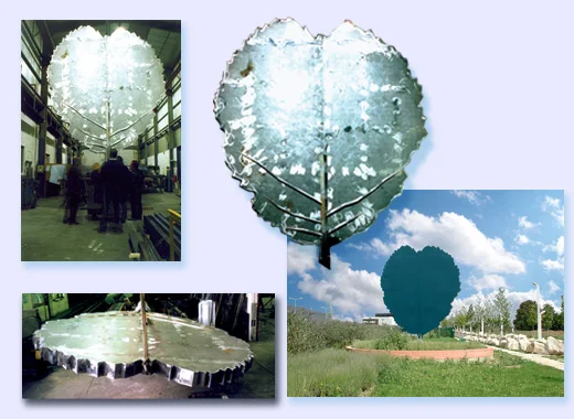 La feuille métallique en fabrication dans l'atelier, puis en place dans le parc.