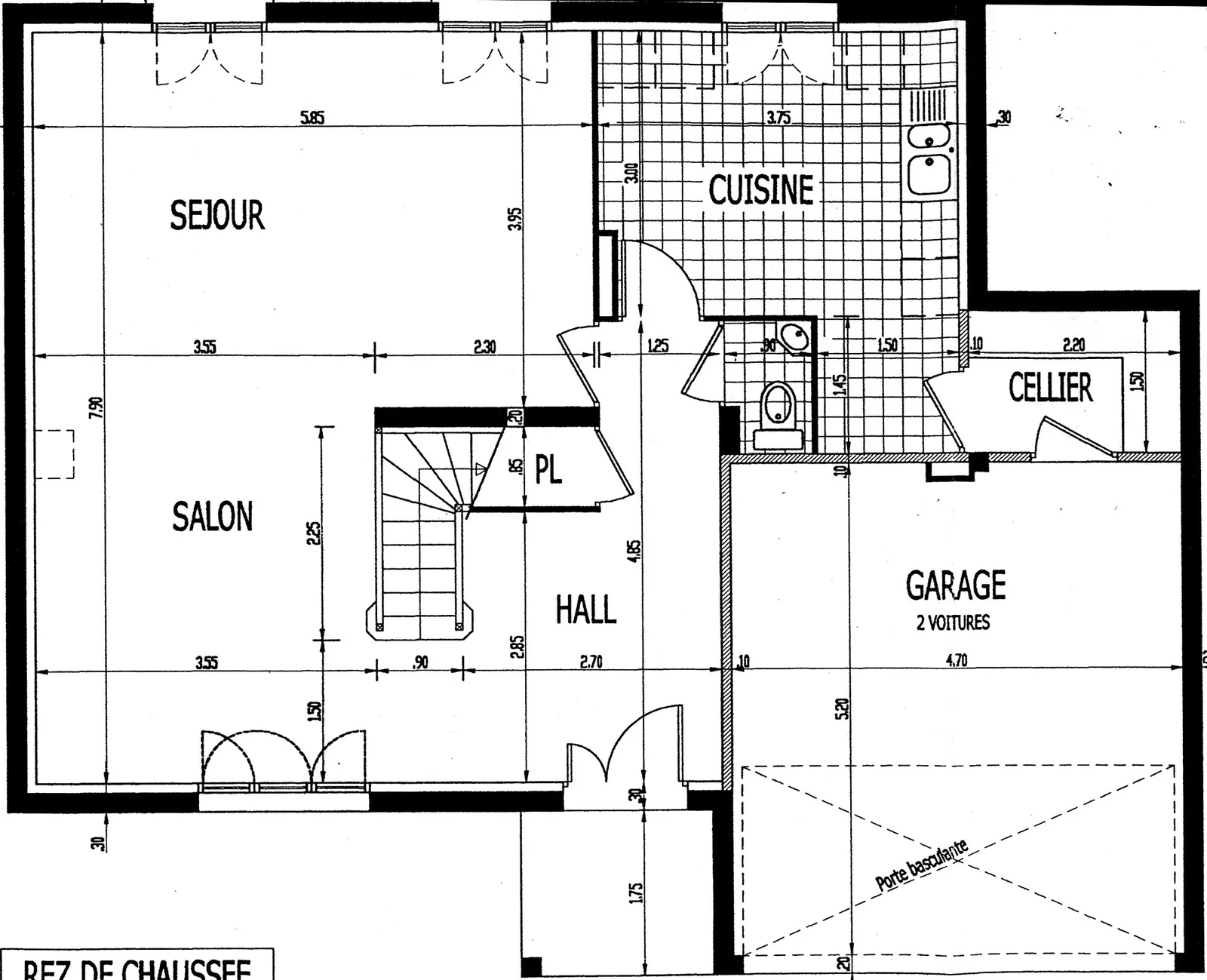 Plan du rez-de-chaussée de la maison L'Aunaie, à Bussy-Saint-Georges : séjour, cuisine, hall et garage.