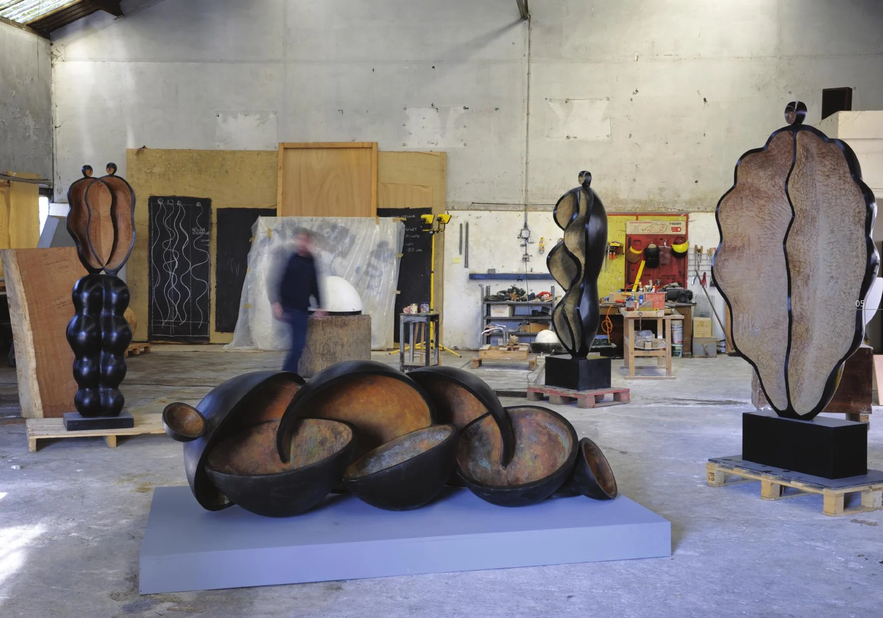 Les Vortex dans l'atelier, double page du dossier.