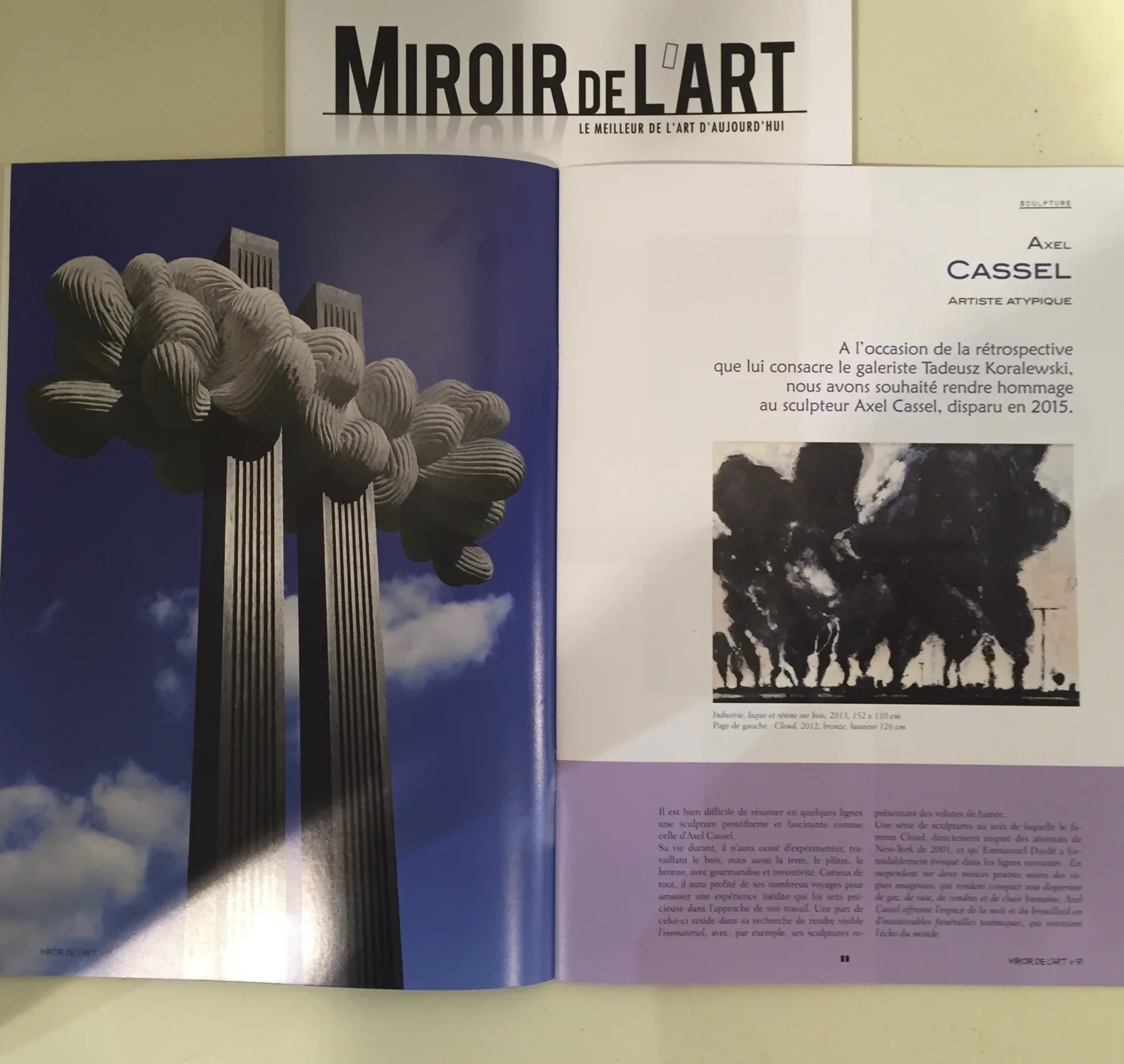 Cloud, version en bronze, hauteur 126 cm, en ouverture de l'hommage à Axel Cassel publié par Miroir de l'Art (n° 91) pour la rétrospective de la galerie Koralewski. L'original est en bois.