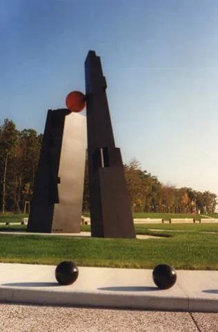 Aire de Gravon, autoroute A5 : une sculpture de Gilbert Weil. Photographie Gilbert Weil.