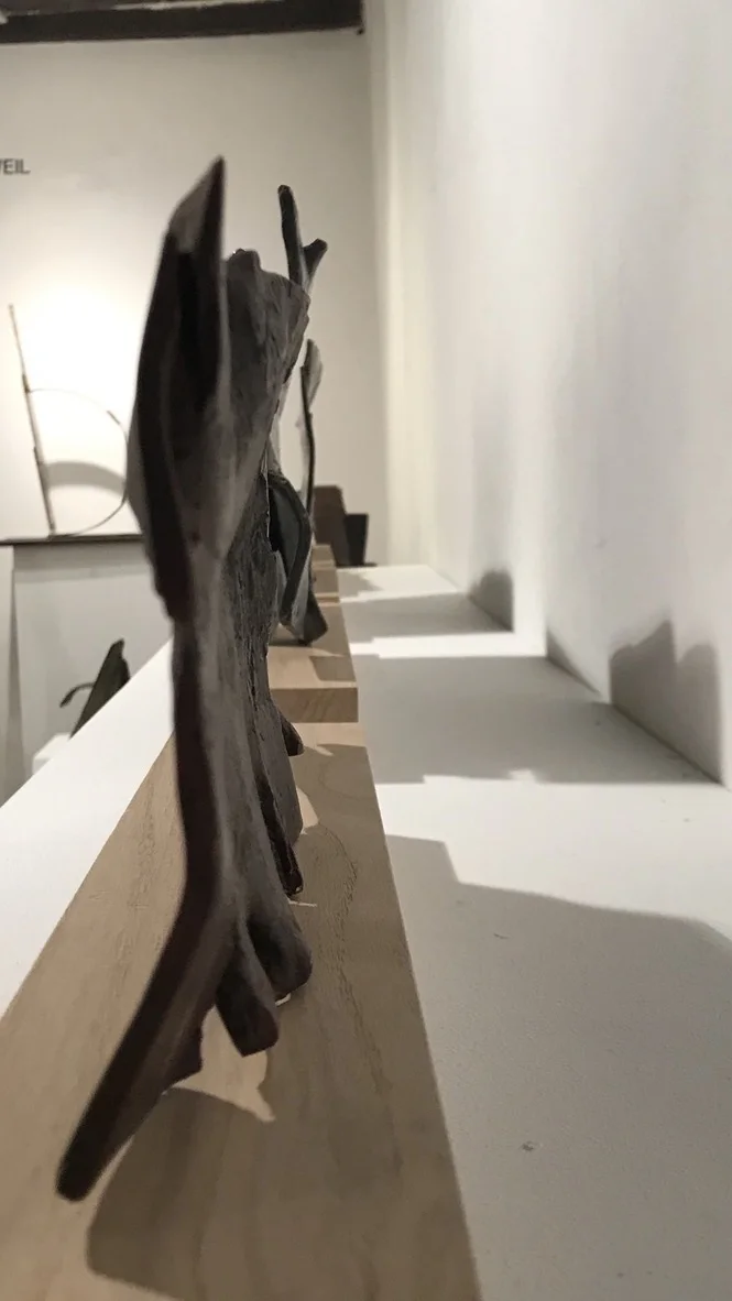 L'accrochage de l'exposition « Sculptures », galerie Koralewski, 2019. © La Goélette du Goéland