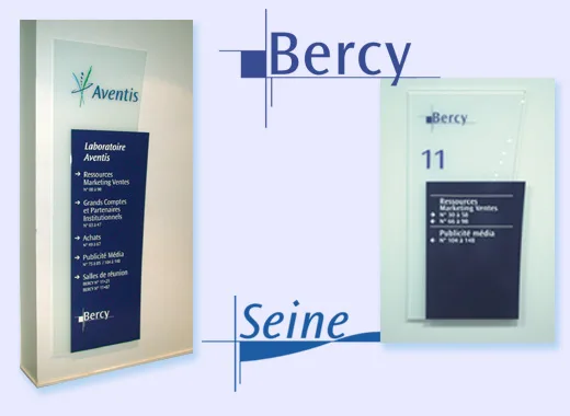Montage : totem et panneau d'étage avec les marques Bercy et Seine.