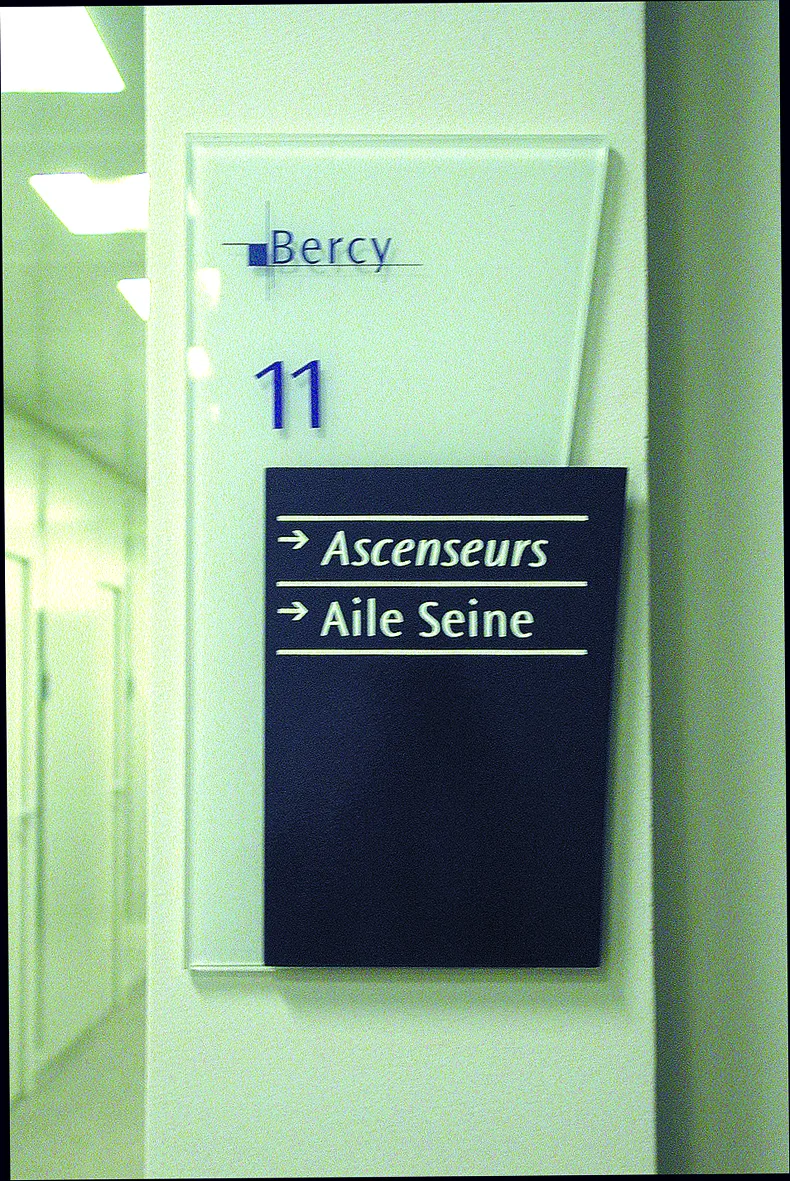 Directionnel d'étage 11, aile Bercy, flèches vers Ascenseurs et Aile Seine.