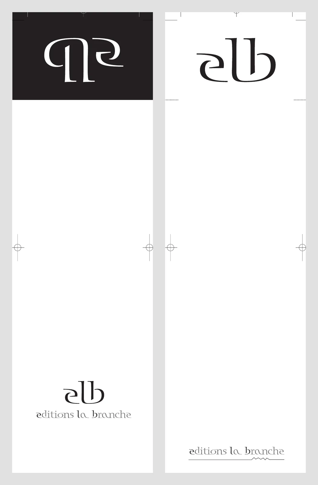 Deux marque-pages : l'un à bandeau noir et sigle blanc, l'autre blanc à sigle noir.