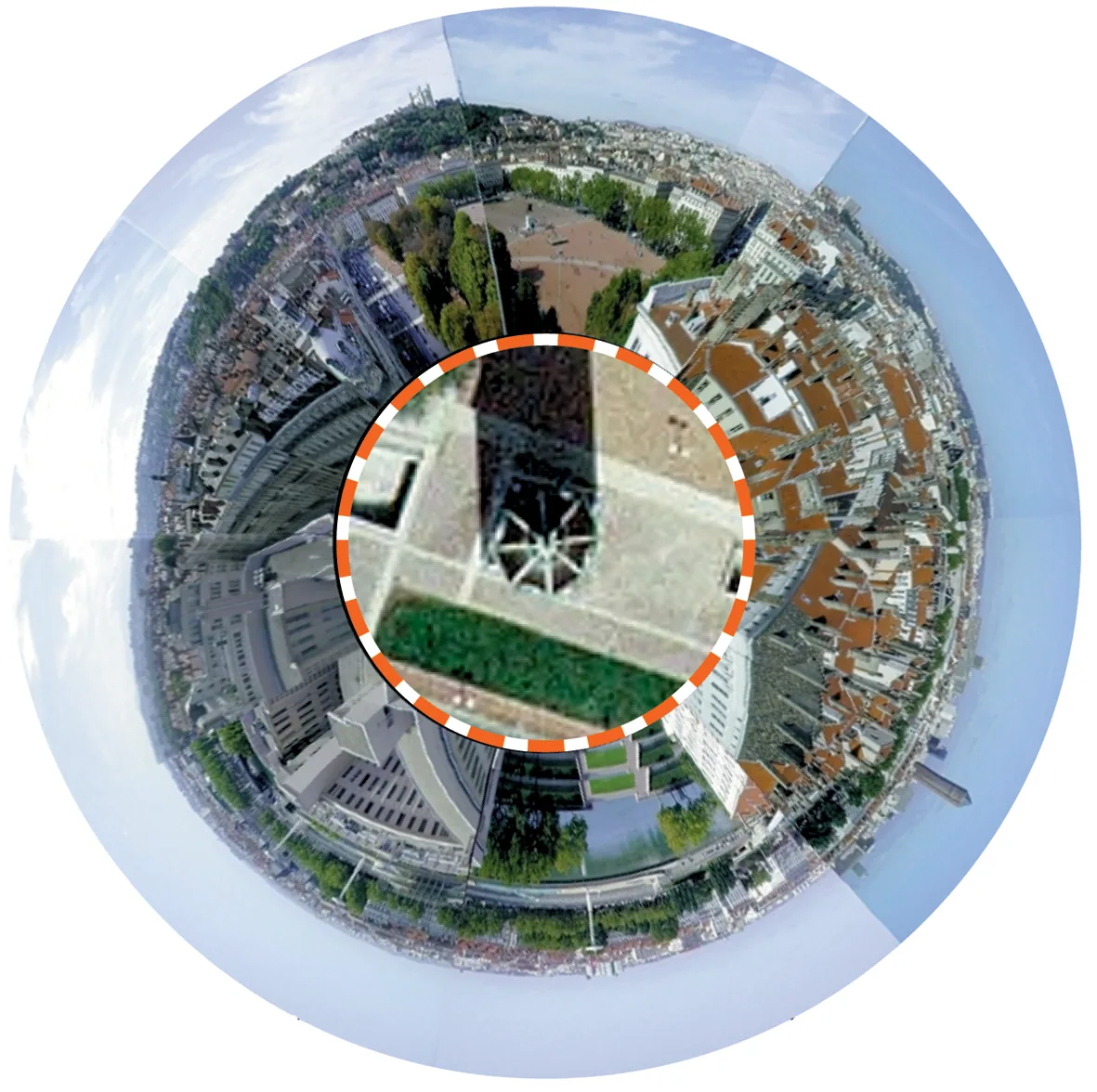 Vue aérienne circulaire de Lyon déformée en anamorphose, le clocher au centre d'un cercle pointillé orange.