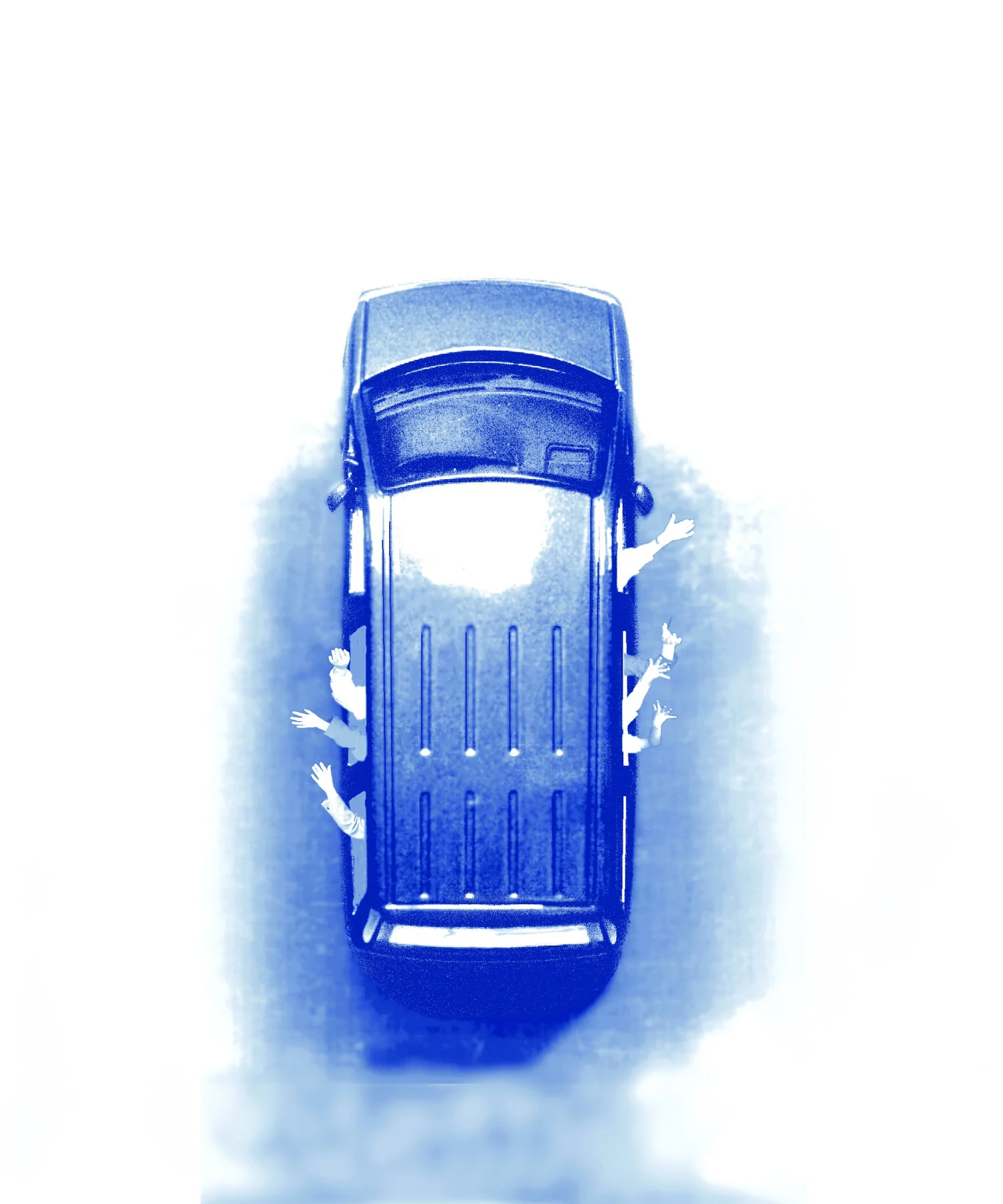 Voiture familiale bleue vue du dessus, des bras sortent des fenêtres et saluent.